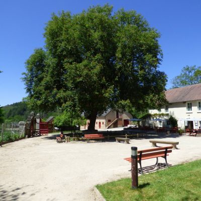 Cour du domaine du Gasseau