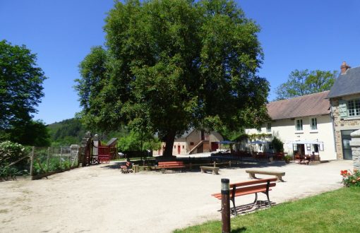 Cour du domaine du Gasseau